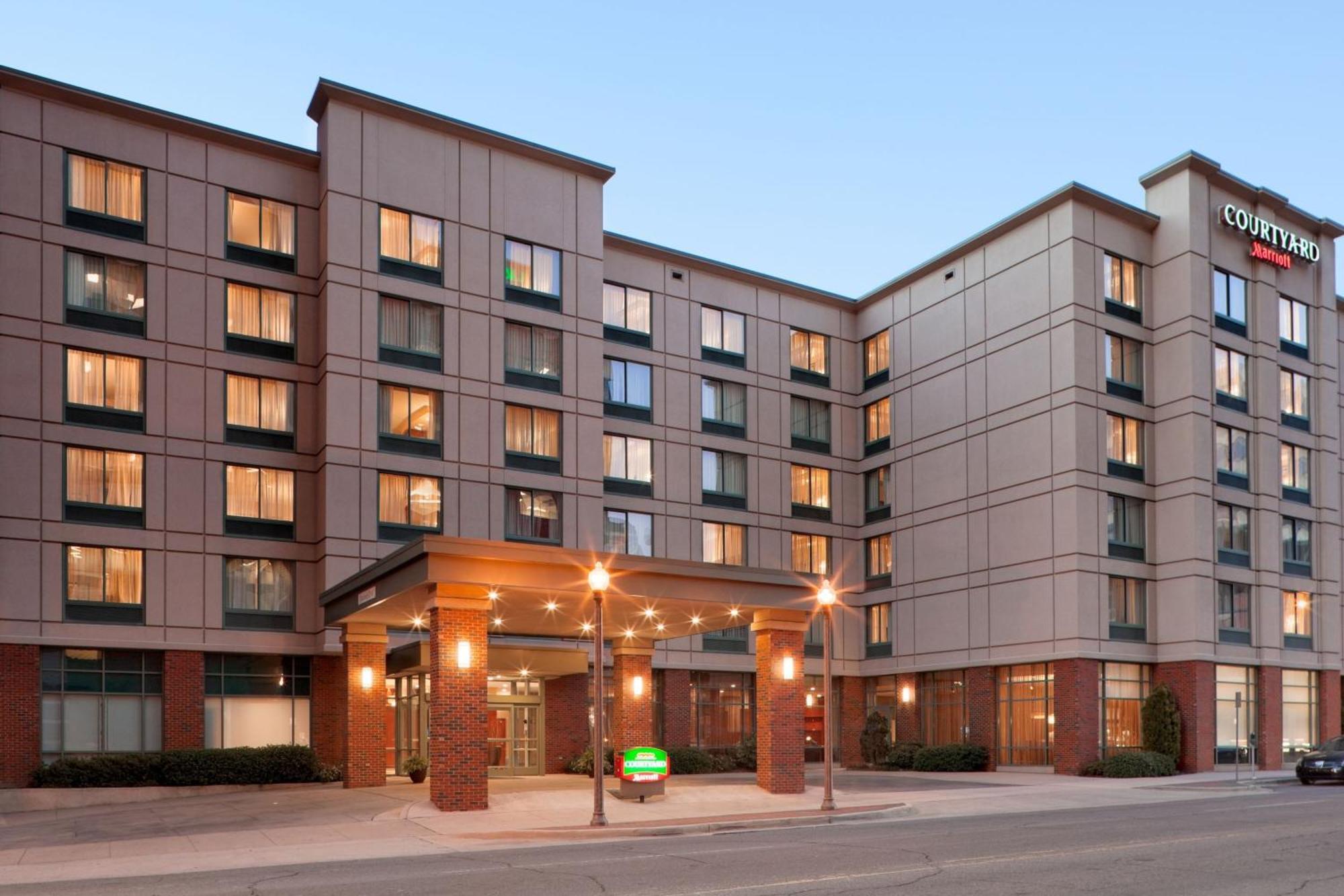 Hotel Courtyard By Marriott Downtown At Uab 3*